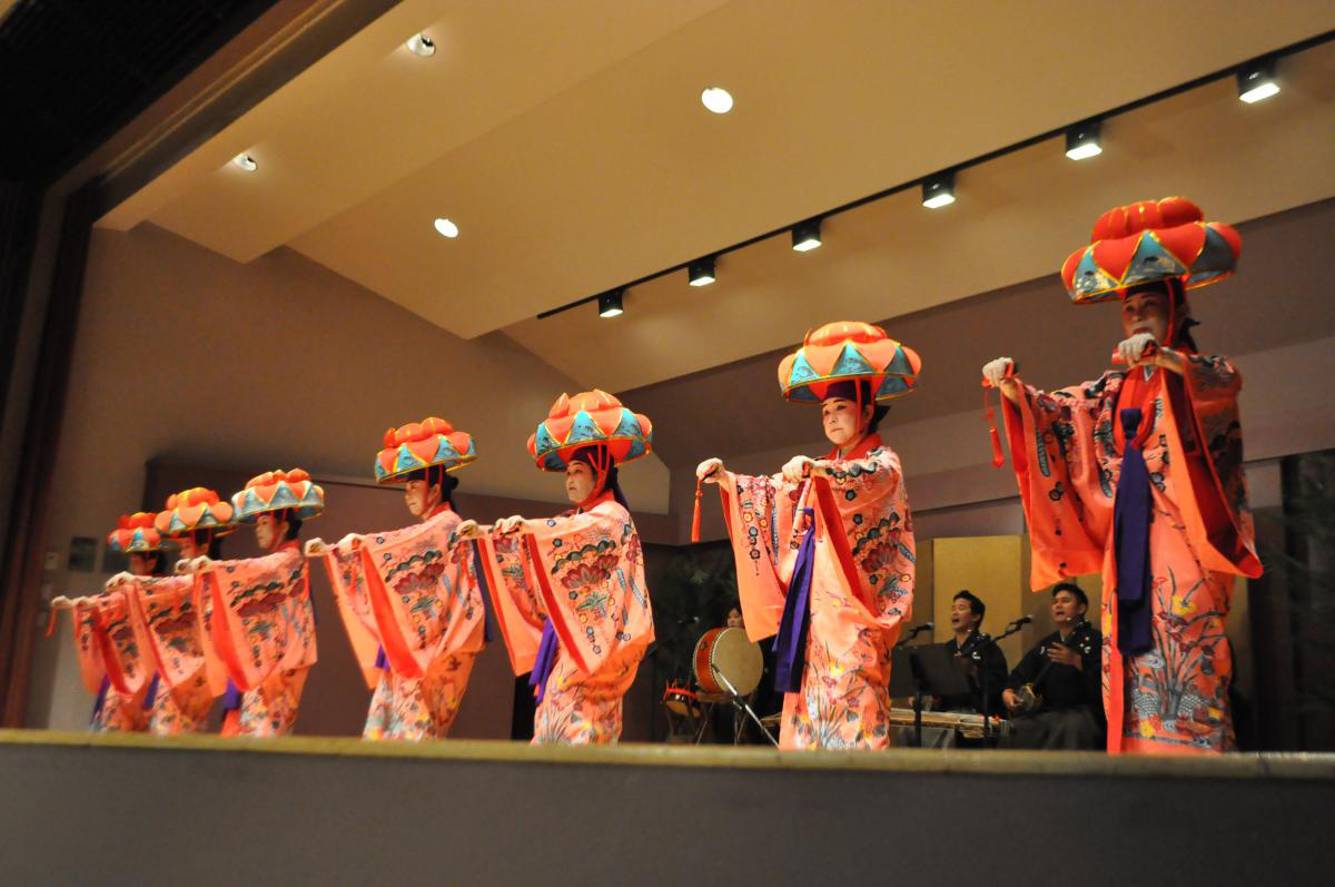 琉球舞踊の玉城流扇寿会ハワイ支部が 創立２０周年を記念してリサイタル 『かりゆし、かりゆし』を開催
