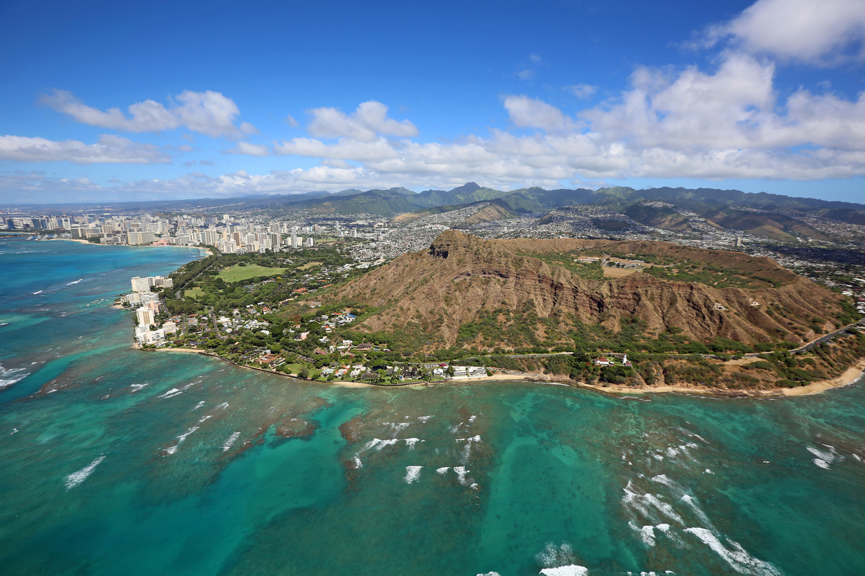 ハワイでパラセイリングを楽しもう！絶景を楽しめるおすすめツアーとビーチ