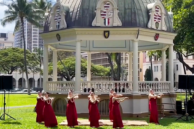 【女子大ハワイ旅行】青学女子大生のフラサークルがハワイでフラを踊る