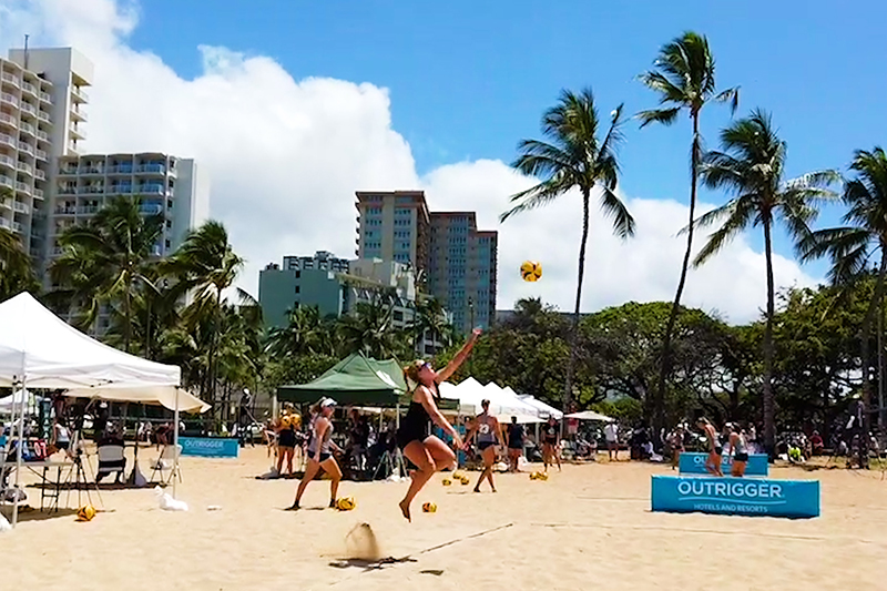 ハワイ・ワイキキでビーチバレーボールをスポーツ観戦！