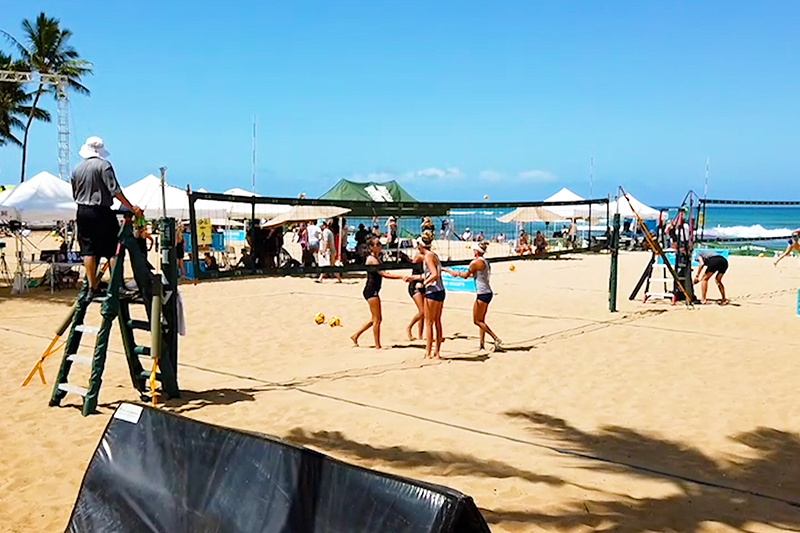 ハワイ・ワイキキでビーチバレーボールをスポーツ観戦！