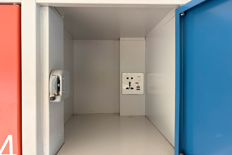 ワイキキで安心して海を楽しむために ― Akamai Lockers（アカマイ・ロッカーズ）のご紹介